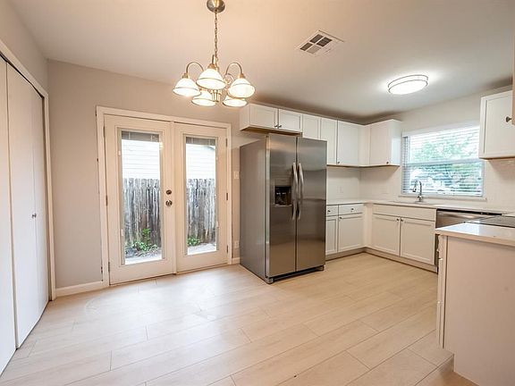 5th image of 8708 Pineridge Dr #B