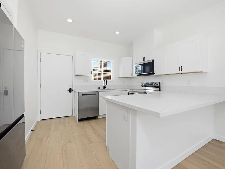 6914 Eberhart St — Photo 3