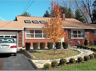 4 Glenview Dr, Princeton, NJ 08540