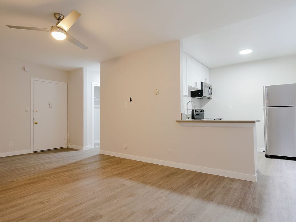 1st image of 980 Menlo Ave #109