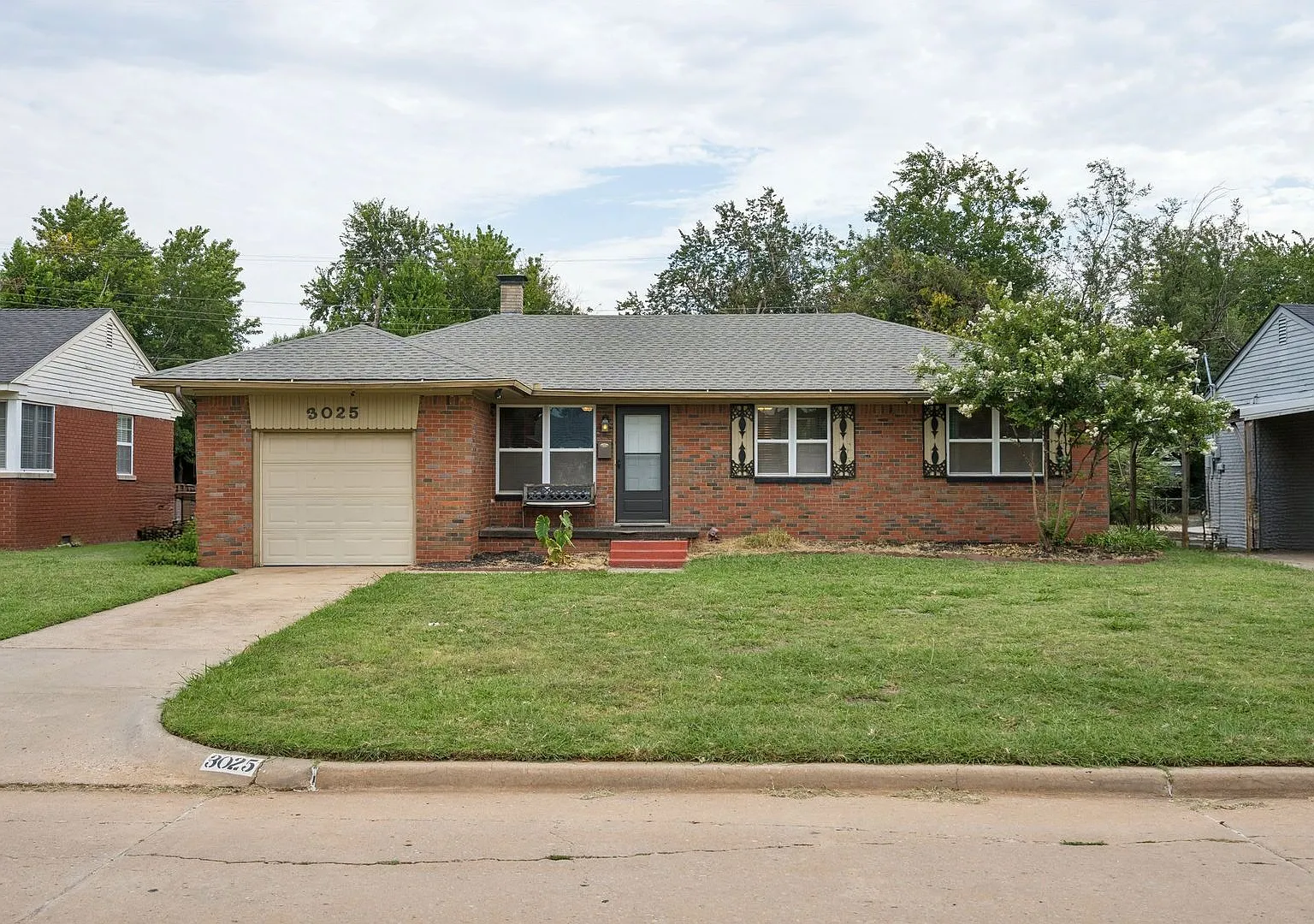 Charming 3-Bed Home with Spacious Backyard & Prime OKC Location — Photo 3