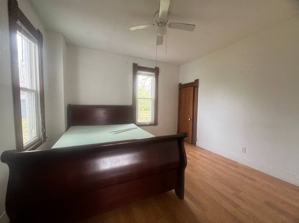 437 S State St, Lamoni, IA 50140