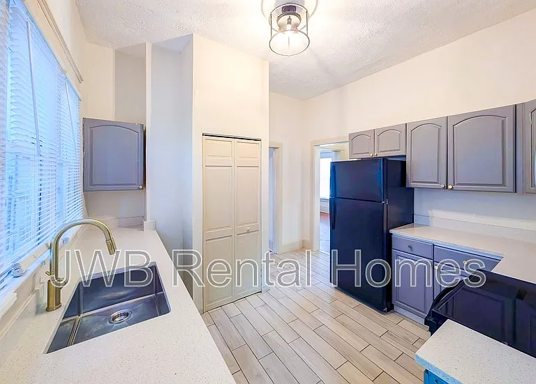 2040 N Laura St — Photo 3