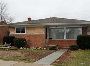 24801 Wood St, Saint Clair Shores, MI 48080