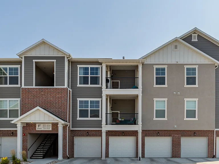 2148 W Main St #F301 — Photo 17