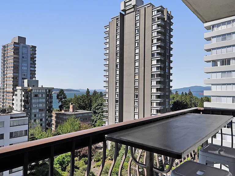 2040 Nelson St #402 — Photo 2