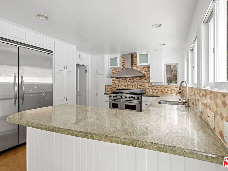 1759 N Beverly Dr — Photo 14
