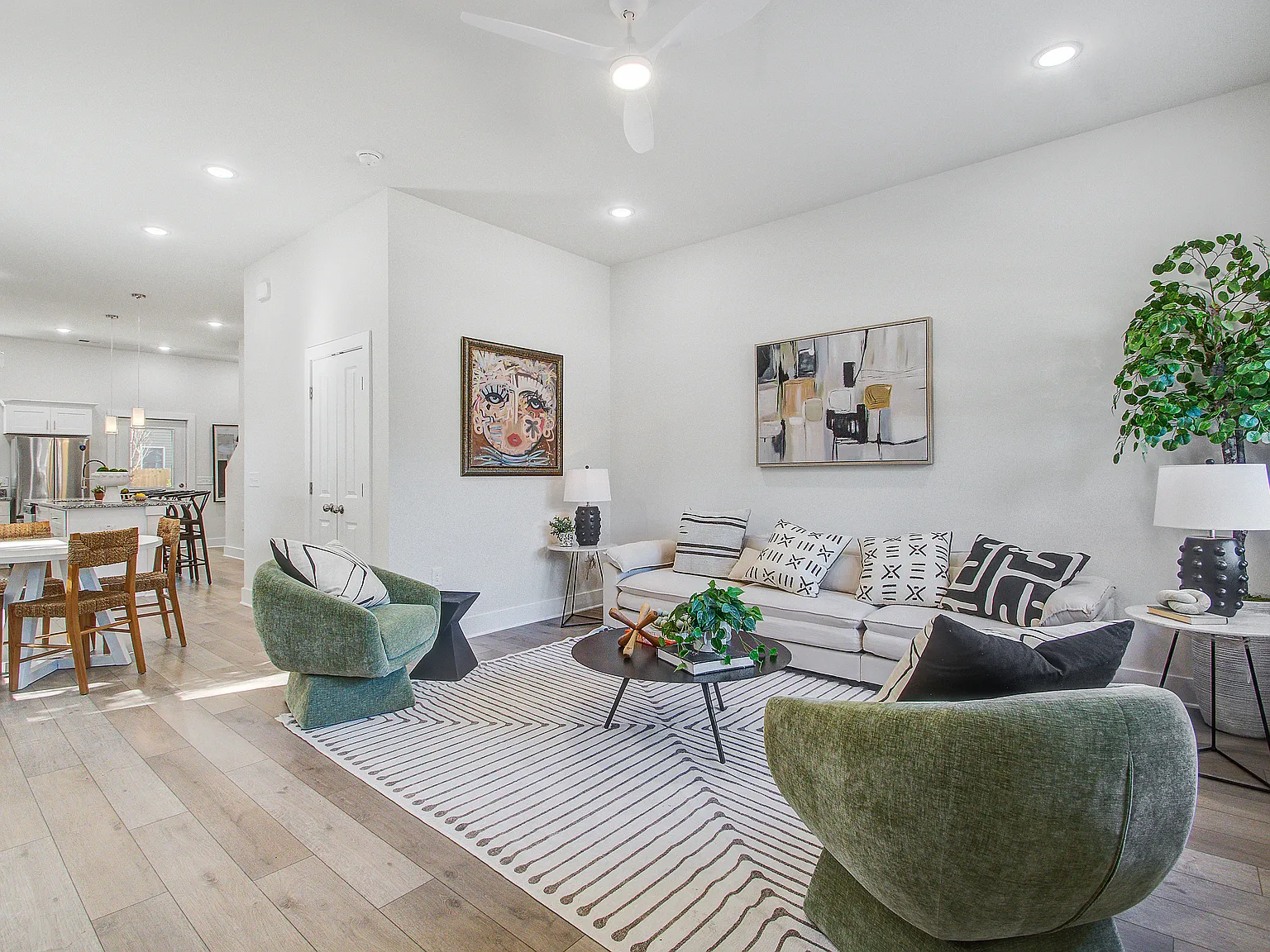3 bed, 2.5 bath, 1380 sqft, $2,090 — Photo 2