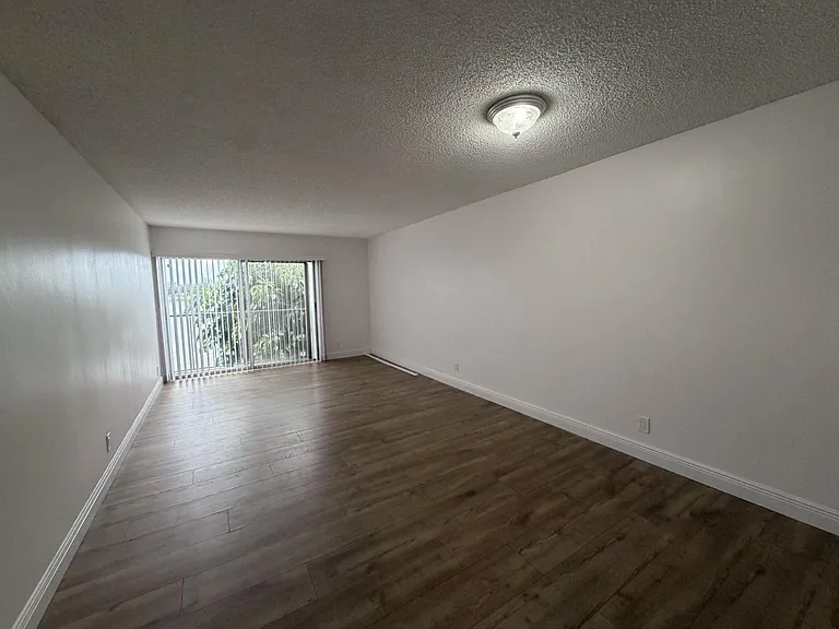 8720 N Sherman Cir #205 — Photo 3