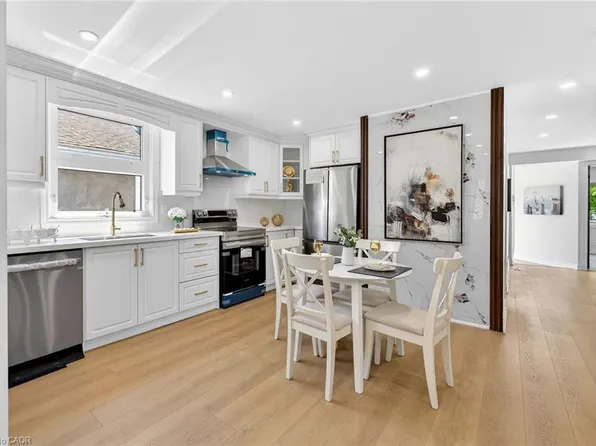 82 E 38th St, Hamilton, ON L8V 4E5