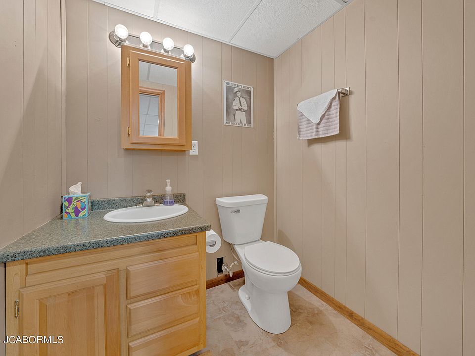 2nd image of 2521 Orchard Ln