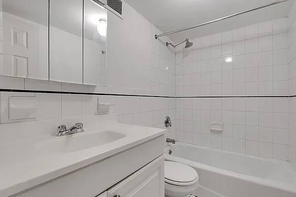 Rented by The Agency | media 10