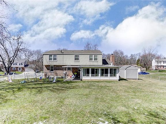 3rd image of 5022 Strathaven Dr