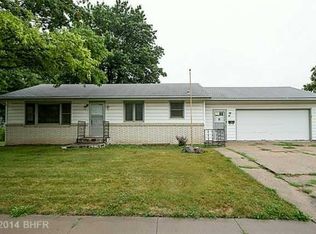 611 State St, Dexter, IA 50070
