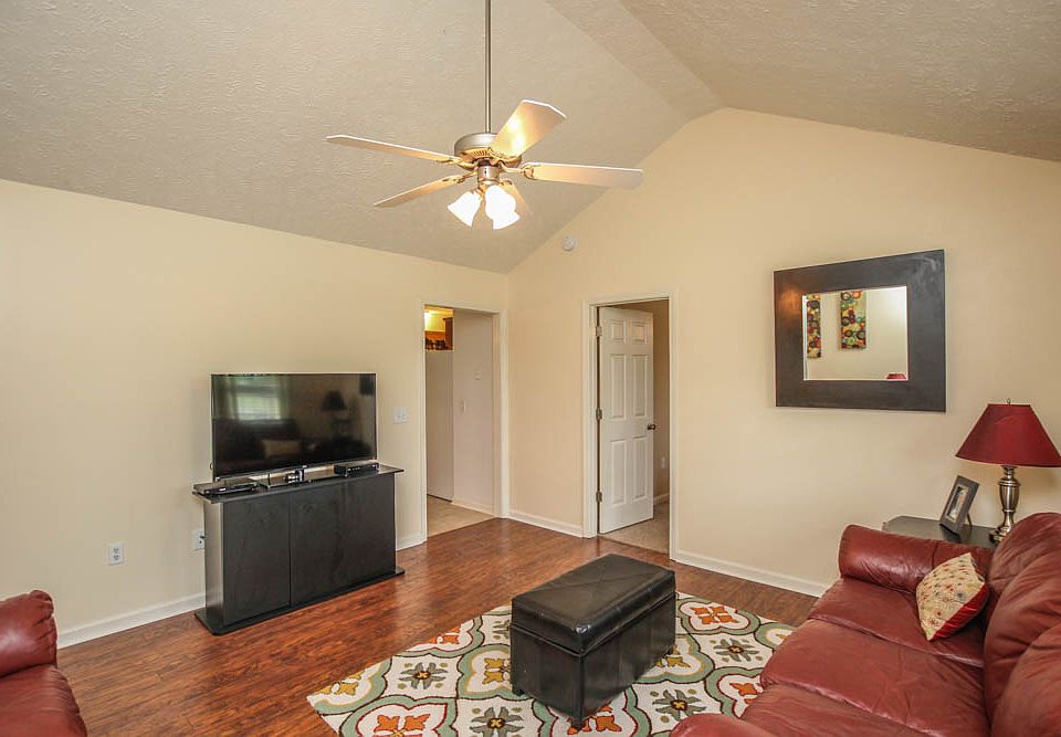 1st image of 233 Callender Ct