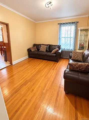 3 bed, 1.0 bath, 1370 sqft, $3,500 — Photo 3