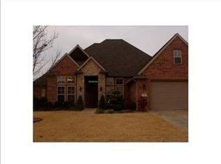 5726 S Chanberry Ln, Rogers, AR 72758