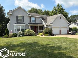 1521 Lone Oak Cir, Fairfield, IA 52556