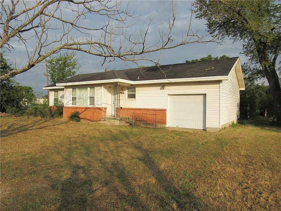 2nd image of 1207 Leroy Pkwy