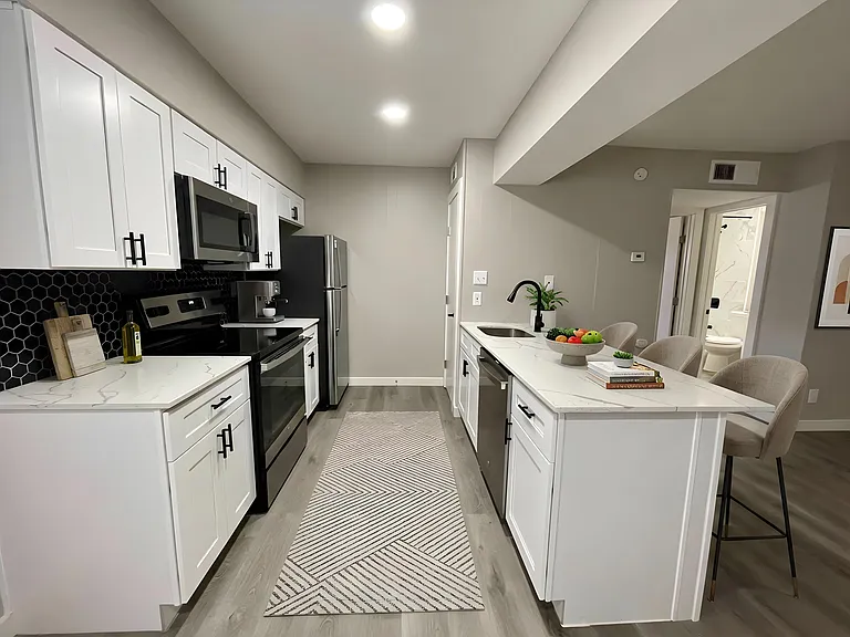 305 W 39th 1/2 St #1-205 — Photo 3