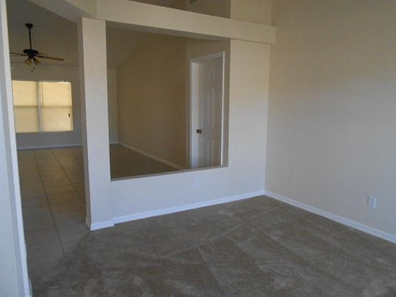 4th image of 216 NW Goldcoast Avenue