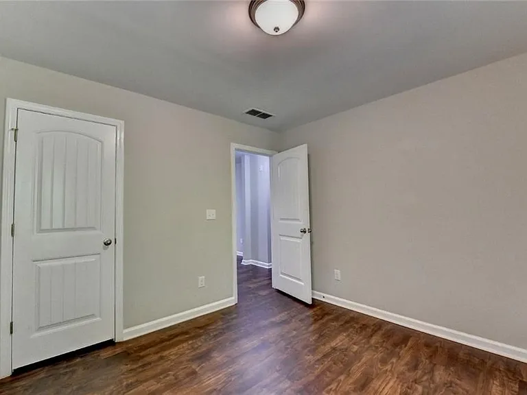 7245 Heritage Oak Ct — Photo 52
