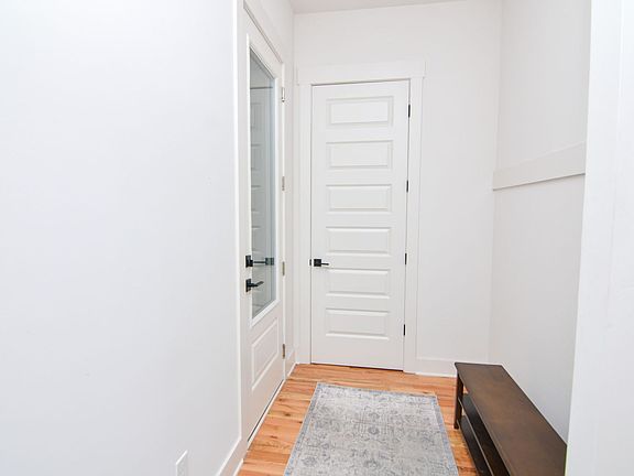 4th image of 411 McAdoo Ave