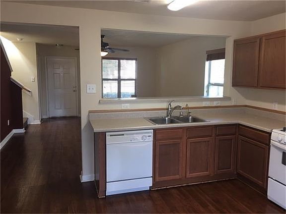 5th image of 215 Silky Leaf Dr