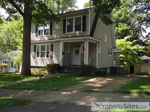 2nd image of 420 Oakridge Blvd