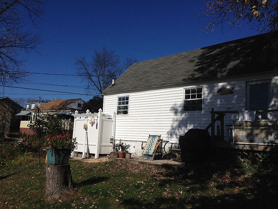 2nd image of 17 Linwood St