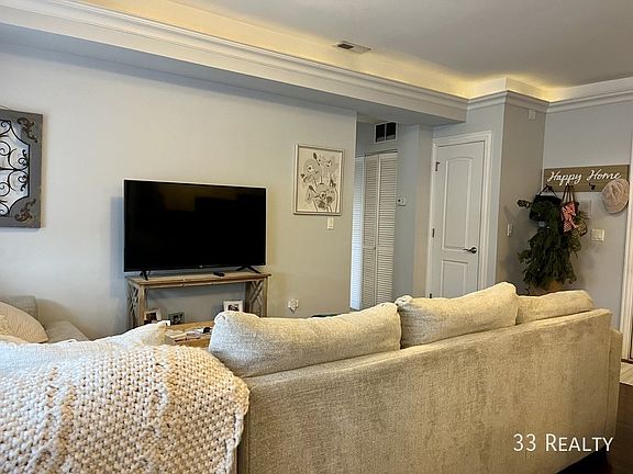 5th image of 15 N Vail Ave #201