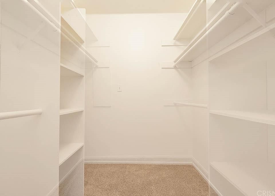 1st image of 5400 Newcastle Ave APT 15