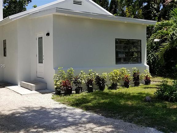 3rd image of 2465 NE 184th St