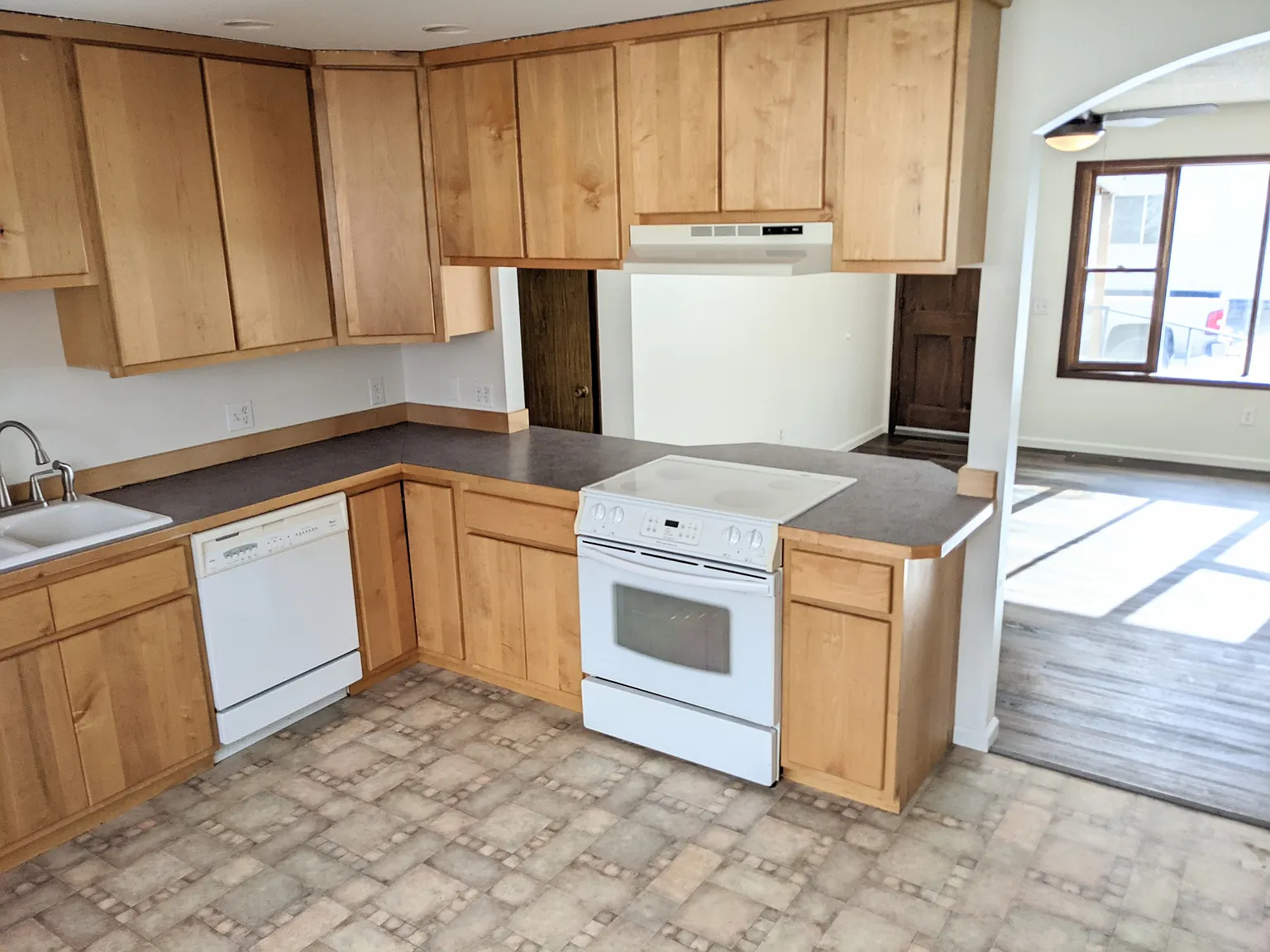 3 bed, 980 sqft, $1,650 — Photo 4
