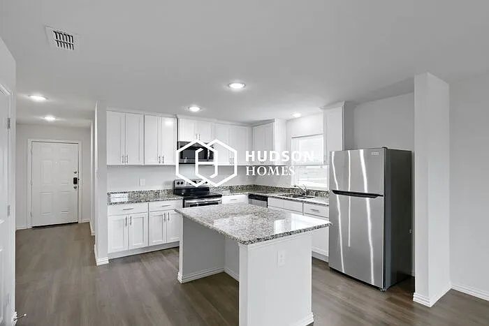 2708 William St — Photo 5
