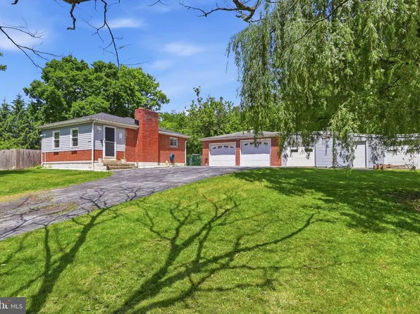 237 Piketown Rd, Harrisburg, PA 17112