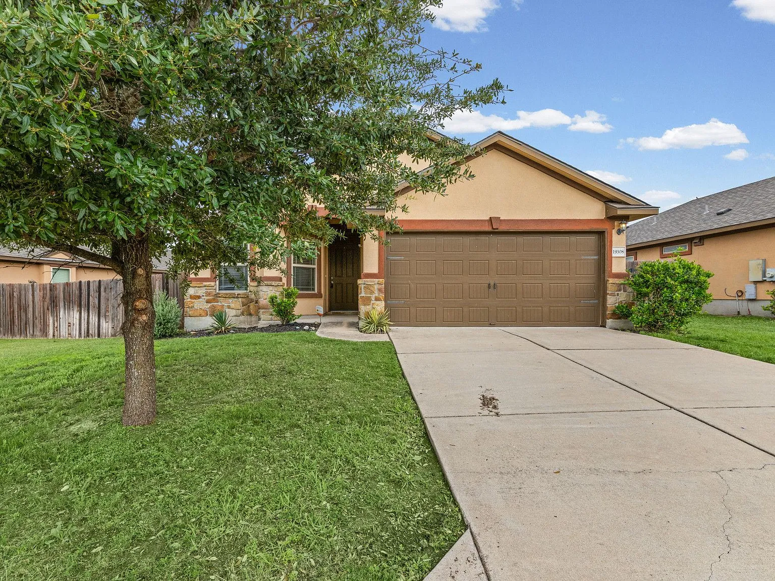 3 bed, 2.0 bath, 1473 sqft, $1,900 — Photo 1