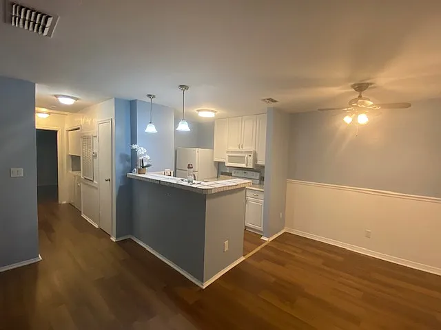 2 bed, 1.5 bath, 800 sqft, $1,750 — Photo 2