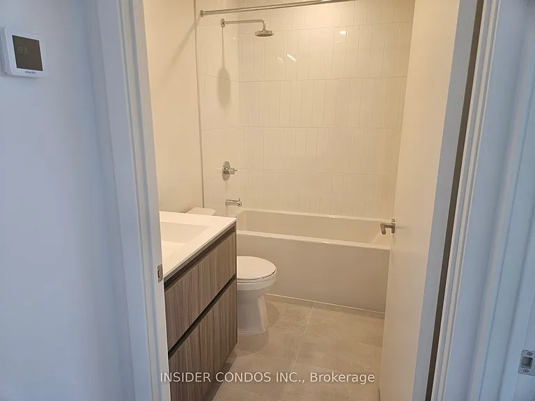 7950 Bathurst St #1412 — Photo 11