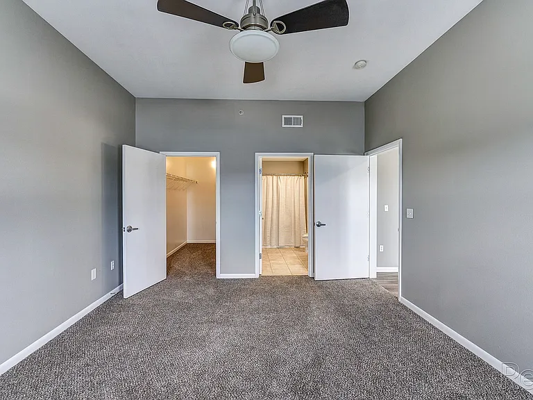 Zona Rosa Apartments — Photo 11