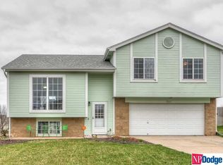 19001 S Cir, Omaha, NE 68135