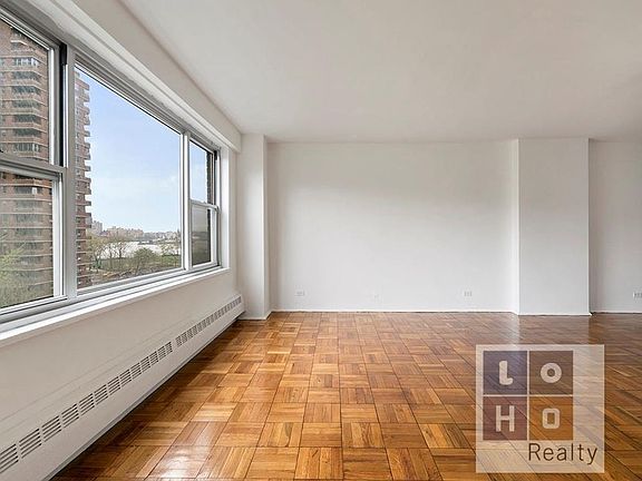 2nd image of 572 Grand St APT G504