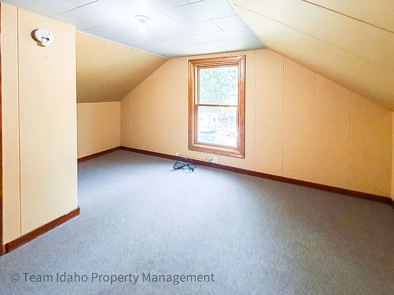 1203 Logan St — Photo 32