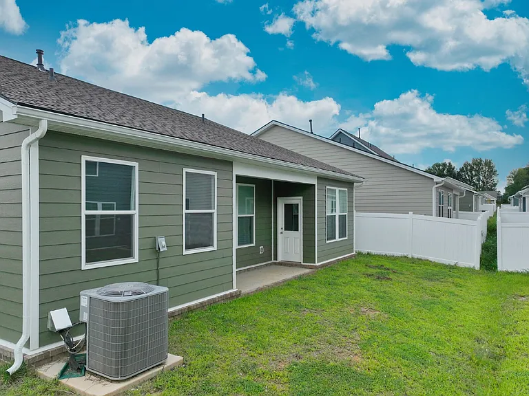 7187 Sutton Dr — Photo 42