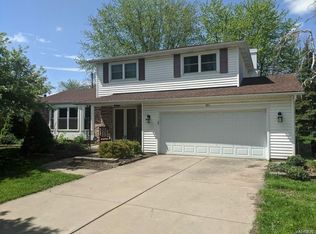 180 Exeter Rd, Williamsville, NY 14221