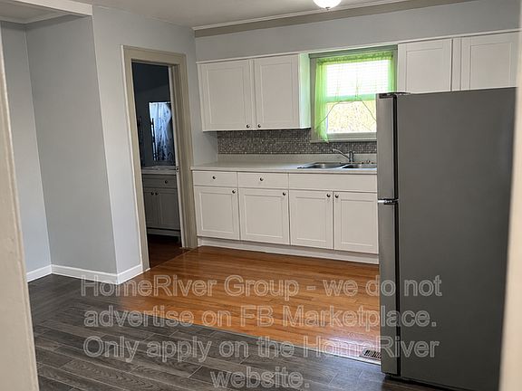 3rd image of 4106 NE 45th Ter APT B