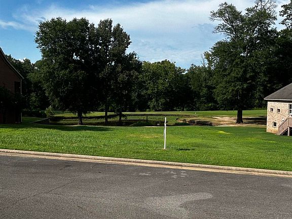 4th image of 302 River Bend Dr