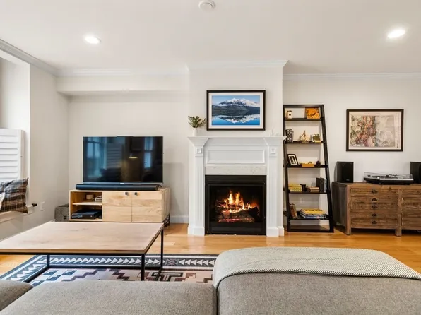 27 Cook St, Charlestown, MA 02129