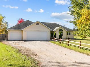 N6613 Wren Rd, Black Creek, WI 54106
