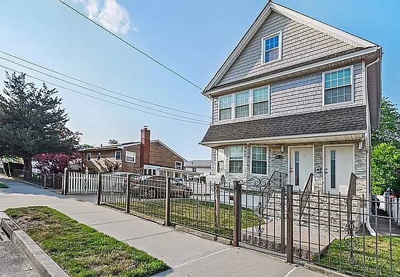 3rd image of 221-11 146th Ave